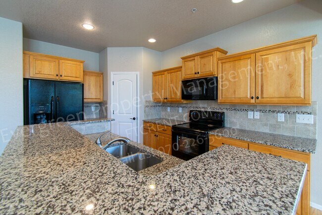 Building Photo - 3015 Denver Dr