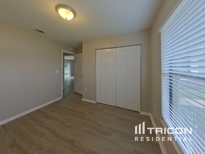 Building Photo - 641 Heraldo Ct