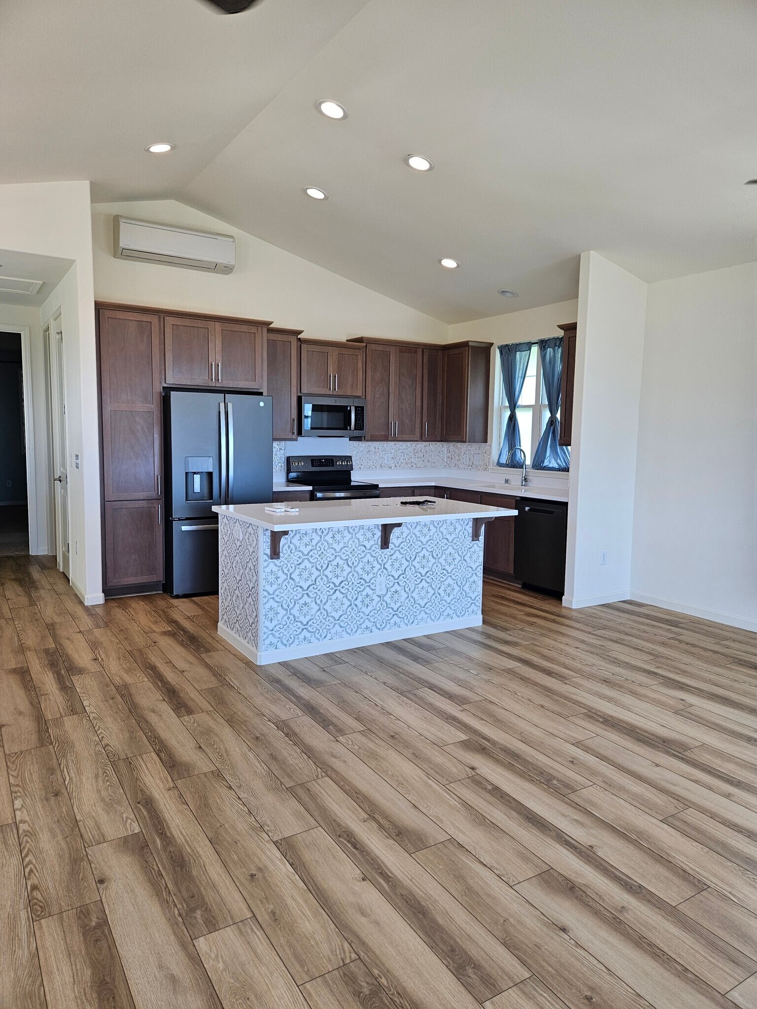 Building Photo - 72 Kupaloke