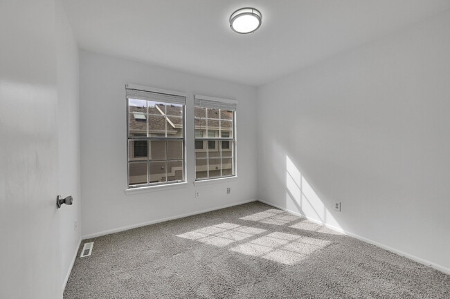Building Photo - $2,150.00 - 2 Bedrooms, 2 Bathrooms, Townh...