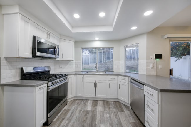 Building Photo - 7855 Green Crest Ct