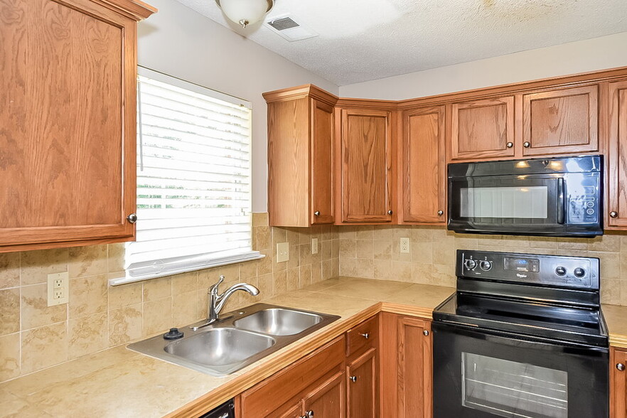 Building Photo - 4483 Shadow Glen Cove