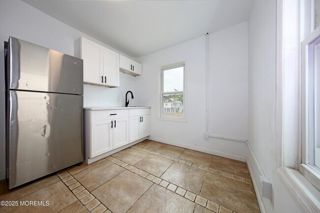 Building Photo - 48 Barberie Ave