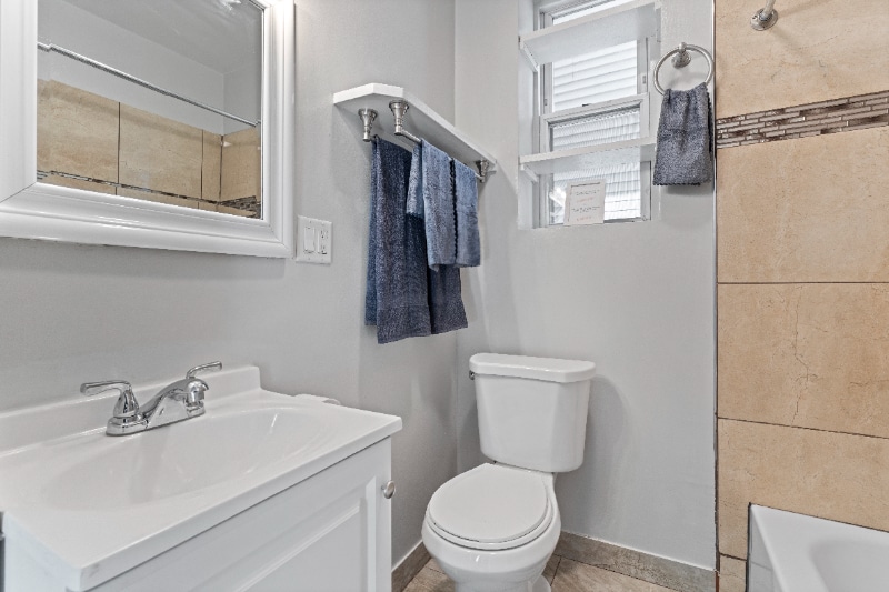 Building Photo - 2345 W 21st St