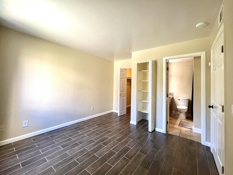 Building Photo - 1265 Kendall Dr