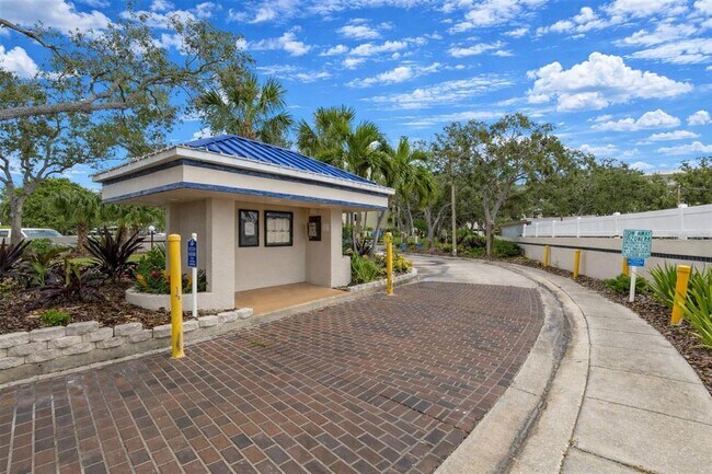 Building Photo - 1316 Pasadena Ave S