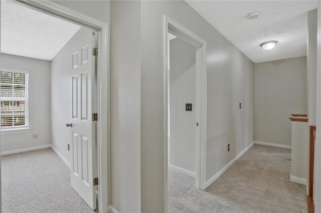 Building Photo - 4910 Lakebrooke Run