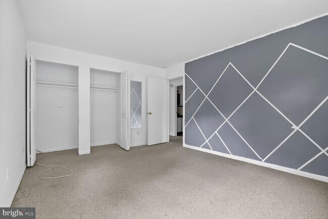 Building Photo - 5 Warren Lodge Ct