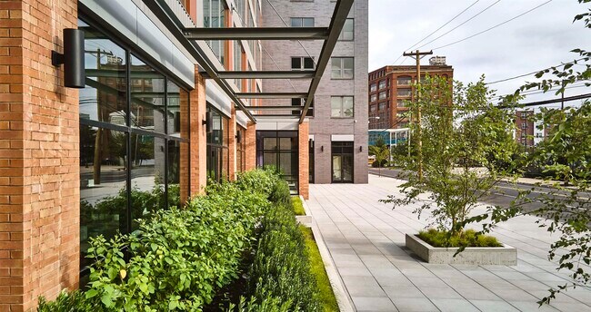 Building Photo - 400 Claremont Ave
