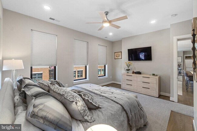 Building Photo - 5 Stationmaster St SE