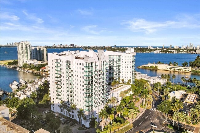 Building Photo - 7910 Harbor Island Dr