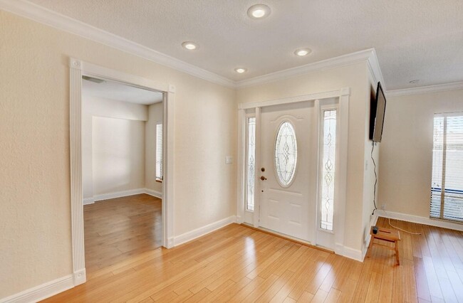 Building Photo - 17768 Maplewood Dr