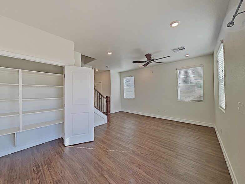 Building Photo - 4855 85th Dr NE