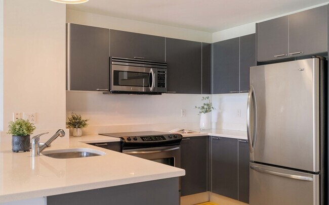 Building Photo - 2 Earhart St