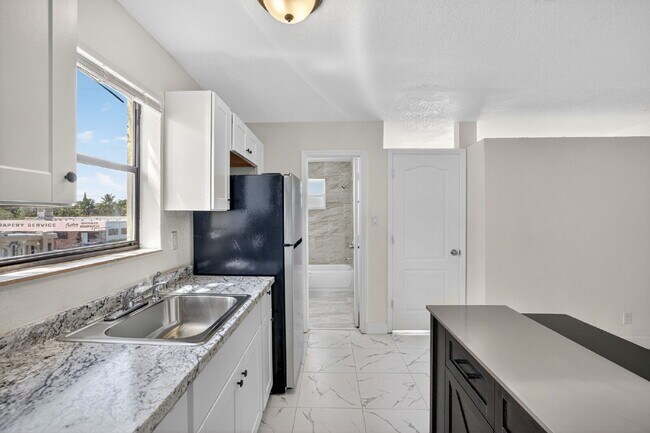 Building Photo - Bright & Modern 1-Bedroom Apartment in Pri...