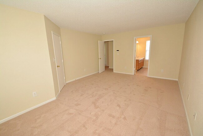 Building Photo - Pike Township 4 bedroom home