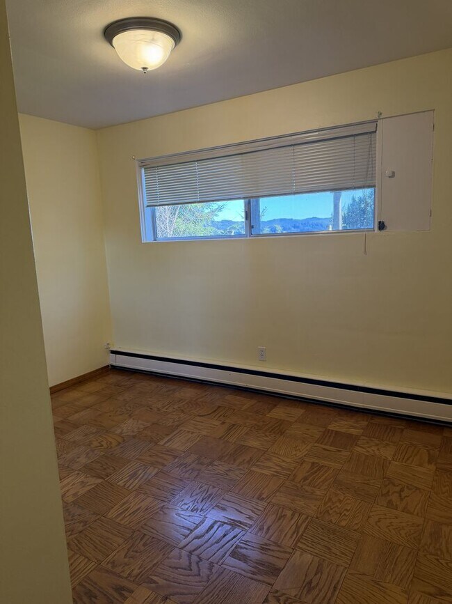 Building Photo - 1150 N 5th St