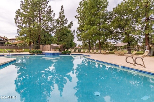 Building Photo - 4106 E Sunnyside Dr
