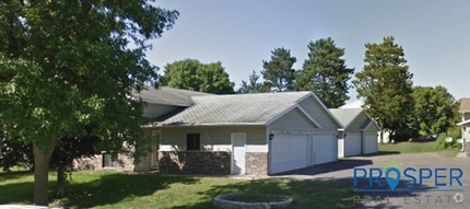 Building Photo - 3 Bedroom Unit Located Near Oakwood Mall