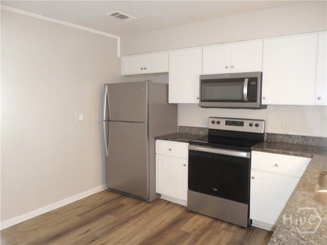 Building Photo - 2145 Louisiana Ave