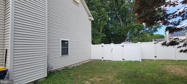 Building Photo - 9 Stoney Dr