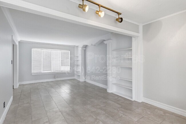 Building Photo - 6812 E 55th St