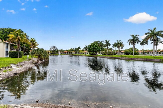 Building Photo - 1543 Lake Crystal Dr
