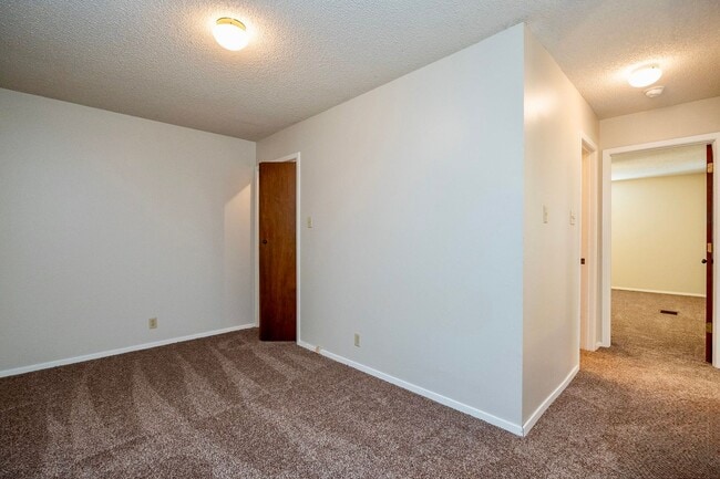 Building Photo - Immaculate 2 Bed, 2 Bath w/Loft Space!