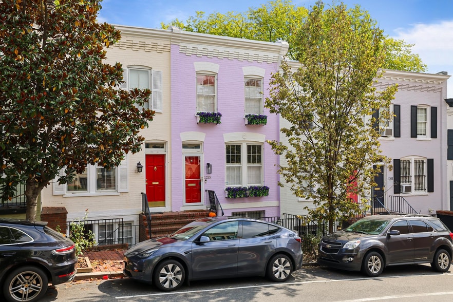 Building Photo - 1225 33rd St NW