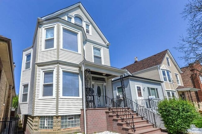 Primary Photo - 3450 N Lowell Ave