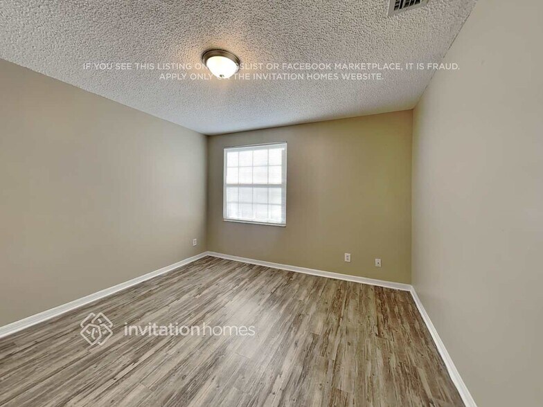 Building Photo - 450 SW 182nd Way