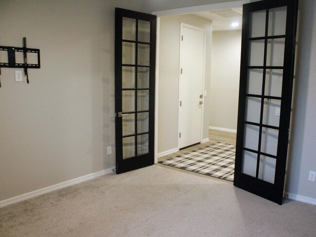 Building Photo - 35966 W Santa Monica Ave