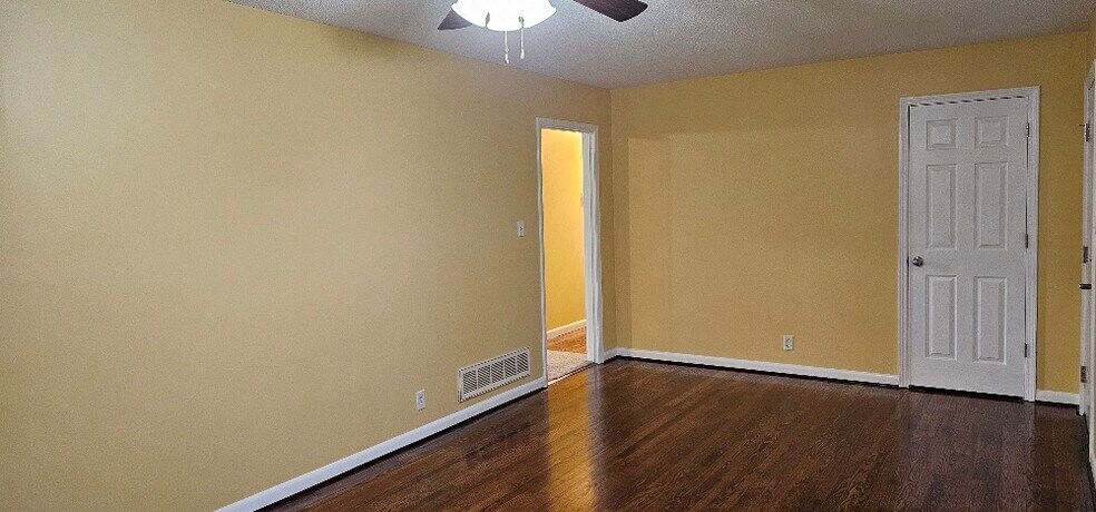 Living room - 2701 Patrick Rd