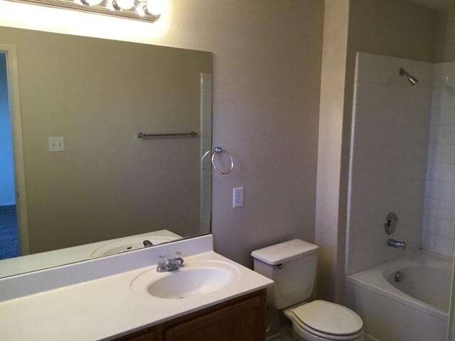 Building Photo - 9019 Walnut Springs