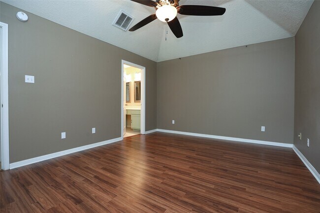 Building Photo - 22815 Red River Dr