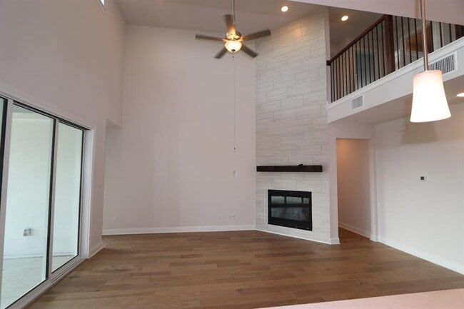 Building Photo - 5817 Alamosa Clearing Dr