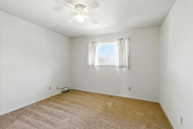 Building Photo - 9641 Hollock St