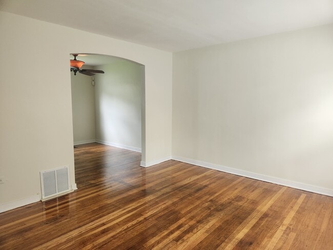 Building Photo - 2510 E 96th St