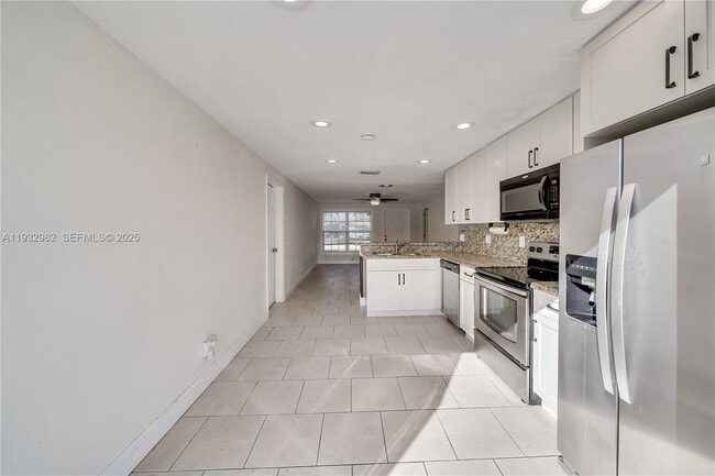 Building Photo - 5900 N Farragut Dr