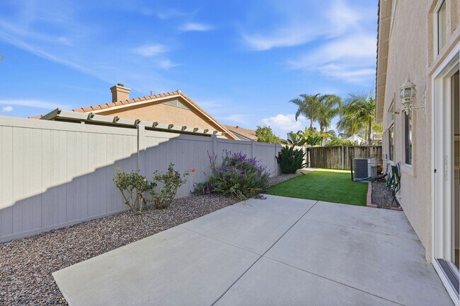 Building Photo - Bright, Updated Home with Spacious Layout & Low-Maintenance Yard