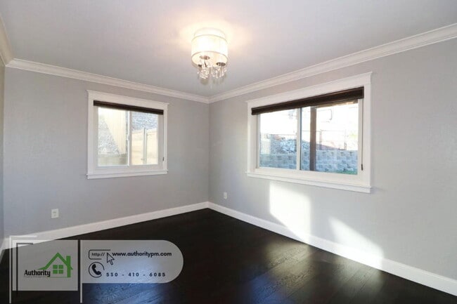 Building Photo - 251 Kamp Way
