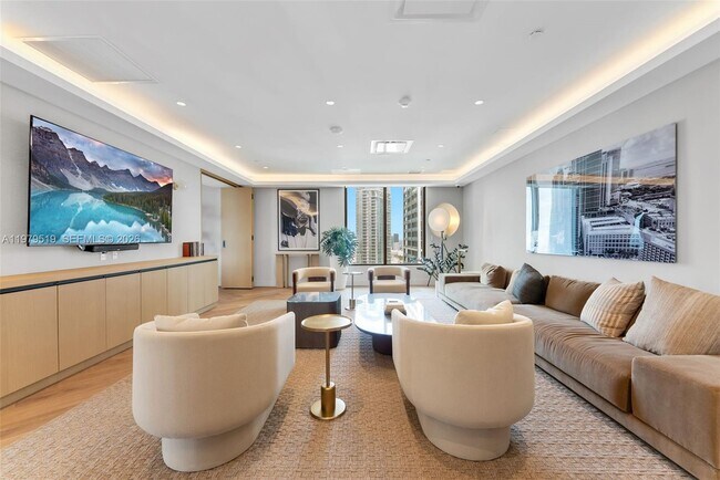 Building Photo - 121 NE 5th St