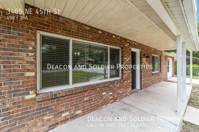 Building Photo - 3405 NE 45th St