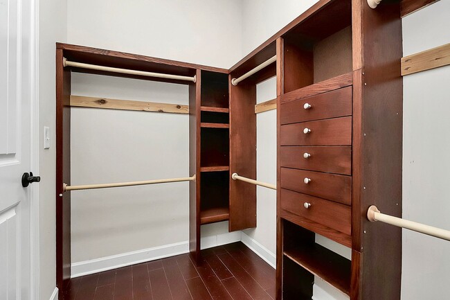 Building Photo - Beautiful three bedroom townhome