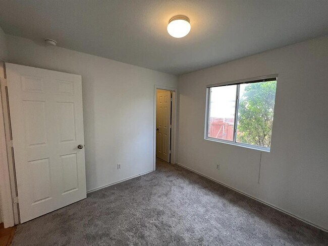 Building Photo - 5648 Brougham Way