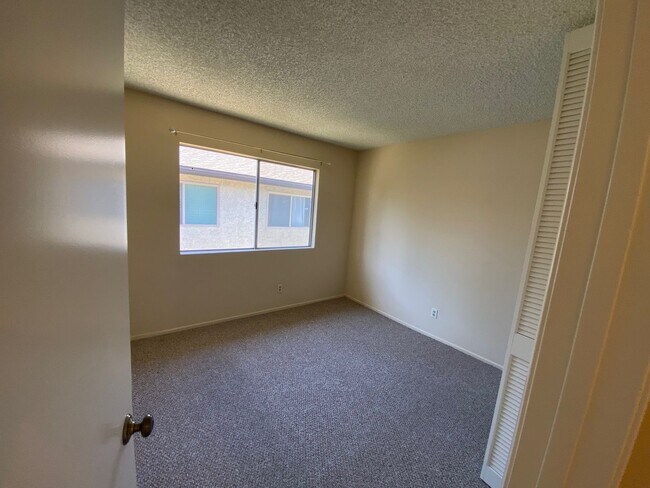 Building Photo - 2059 N Avenida Vista Del Monte