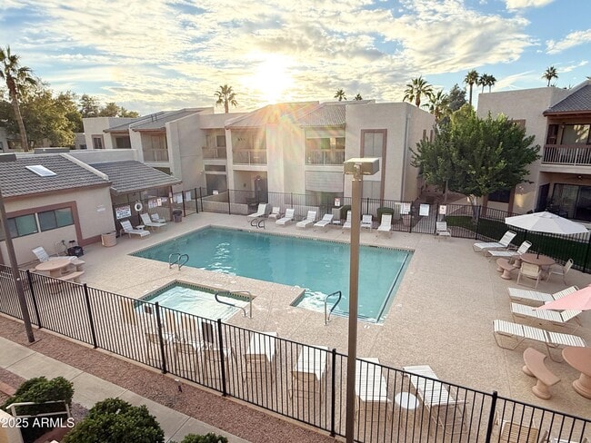 Building Photo - 205 N 74th St