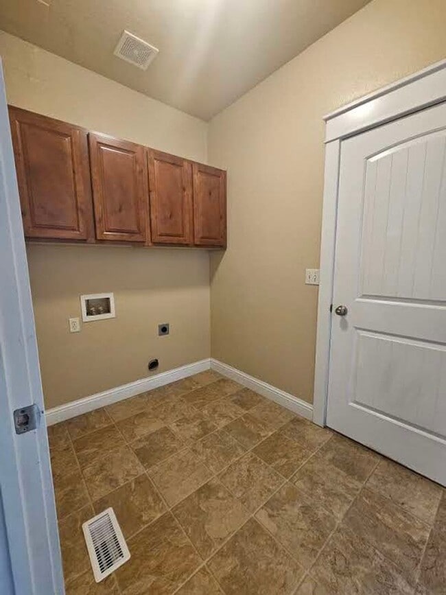 Building Photo - Lochsa Falls 5 Bedroom Home