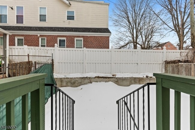 Building Photo - 336 Madison Ave