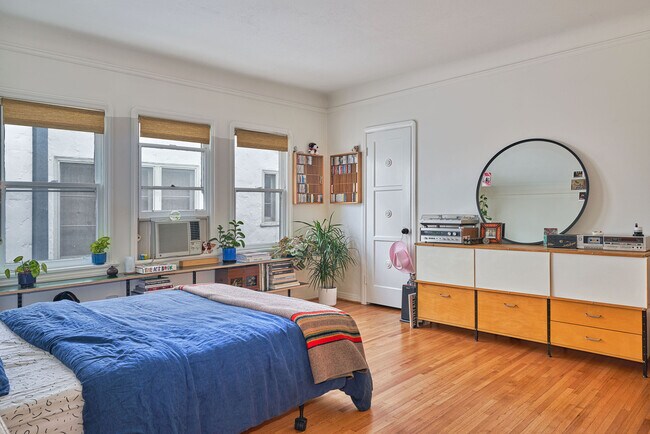 Building Photo - 1237 Hi Point St